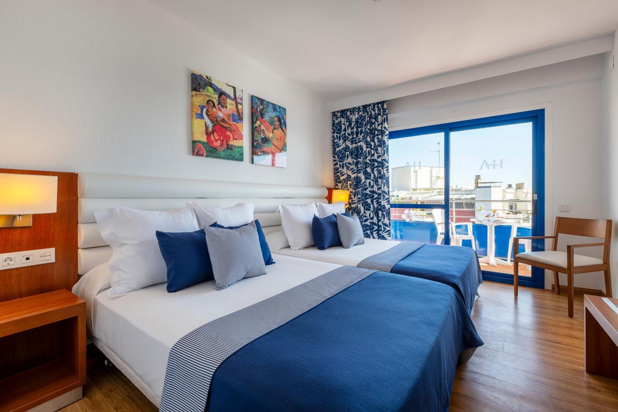 Hotel Tahití Playa Santa Susanna Bagian luar foto