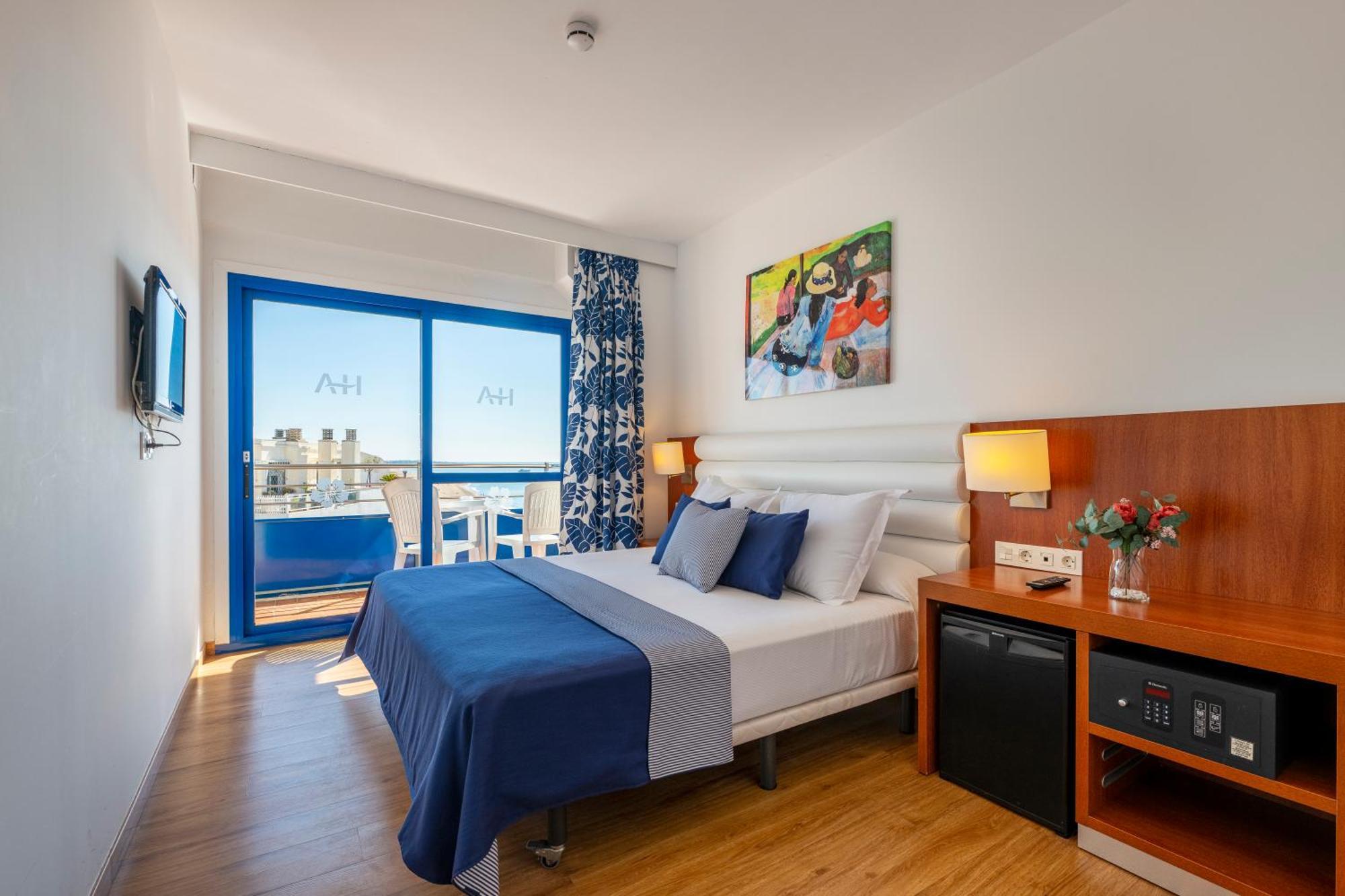 Hotel Tahití Playa Santa Susanna Bagian luar foto