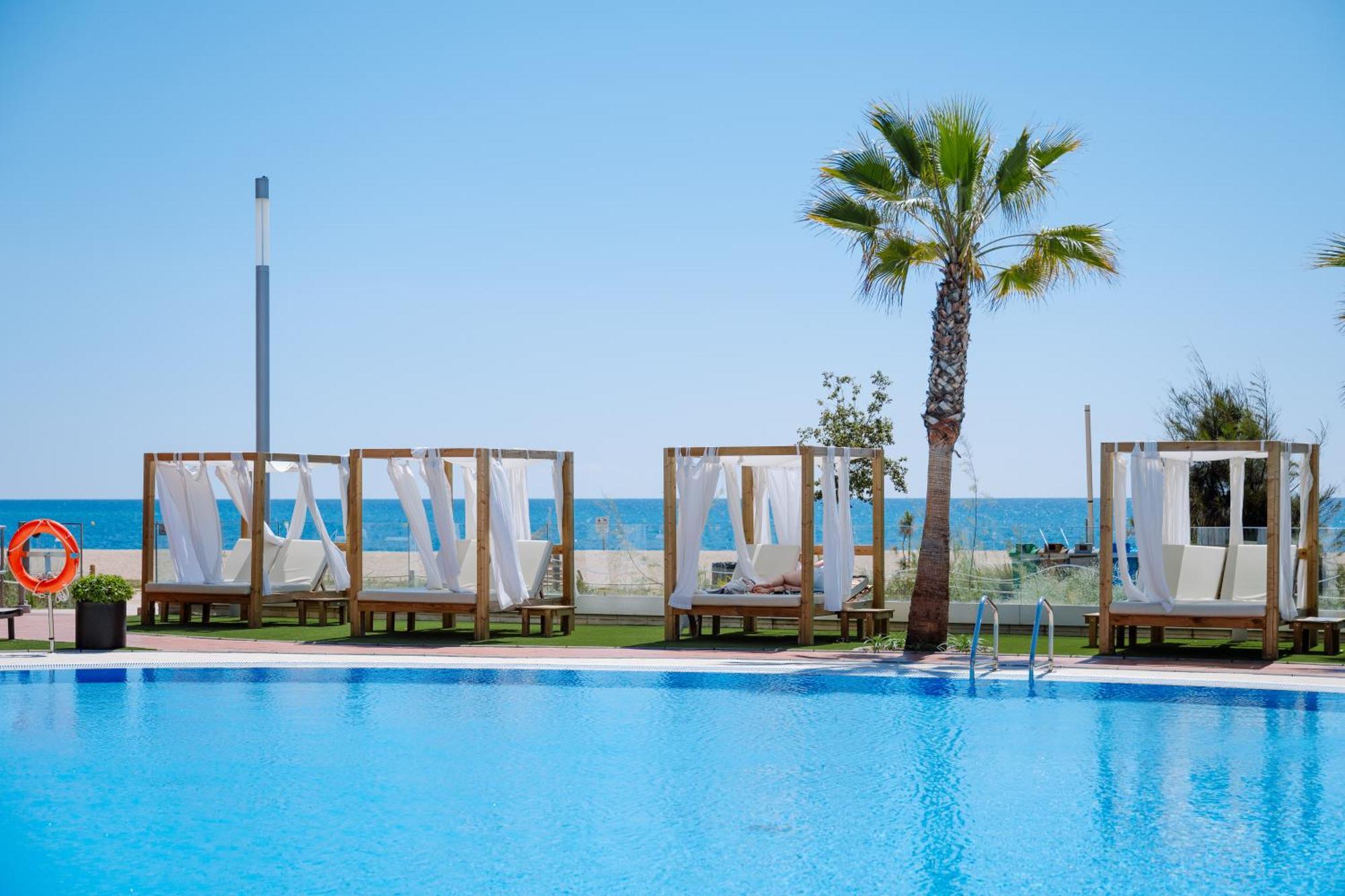 Hotel Tahití Playa Santa Susanna Bagian luar foto