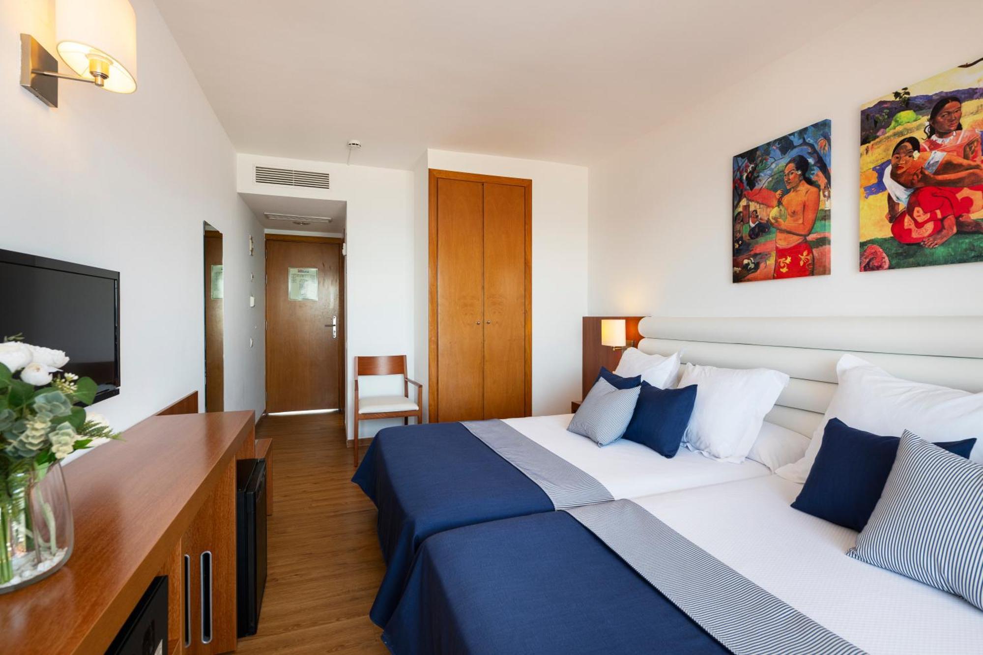 Hotel Tahití Playa Santa Susanna Bagian luar foto