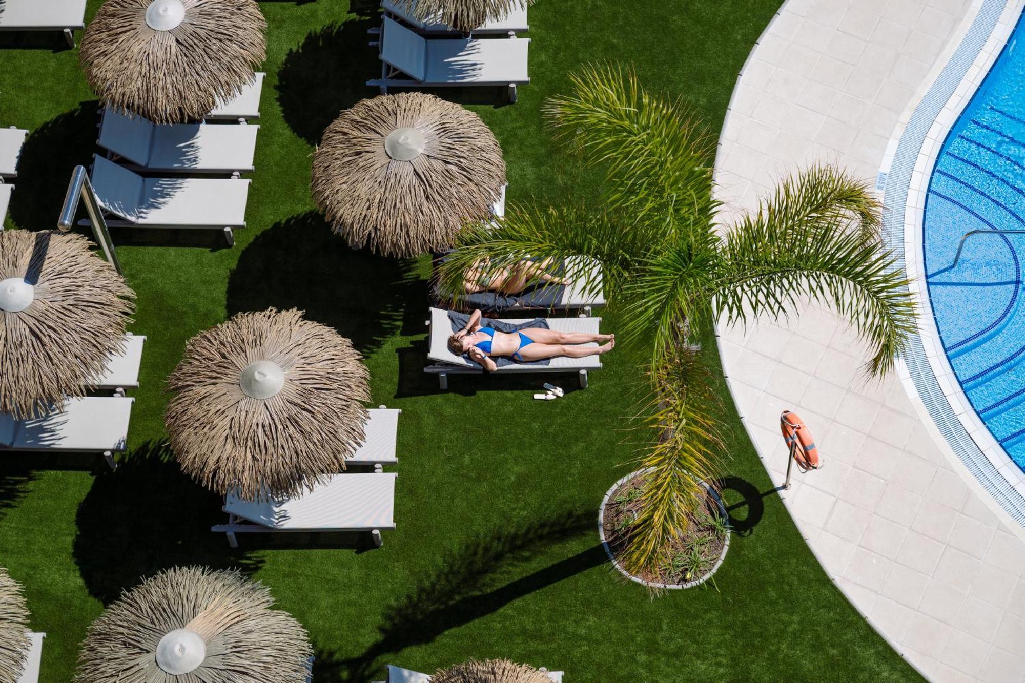 Hotel Tahití Playa Santa Susanna Bagian luar foto