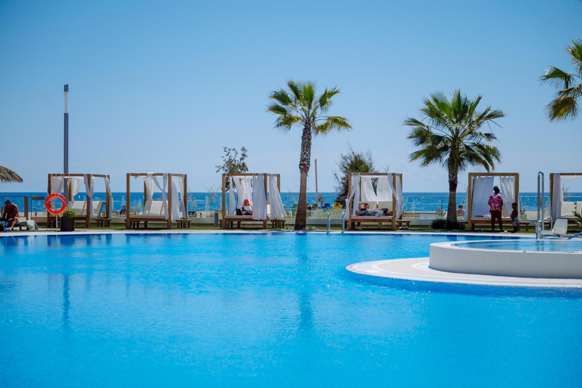 Hotel Tahití Playa Santa Susanna Bagian luar foto