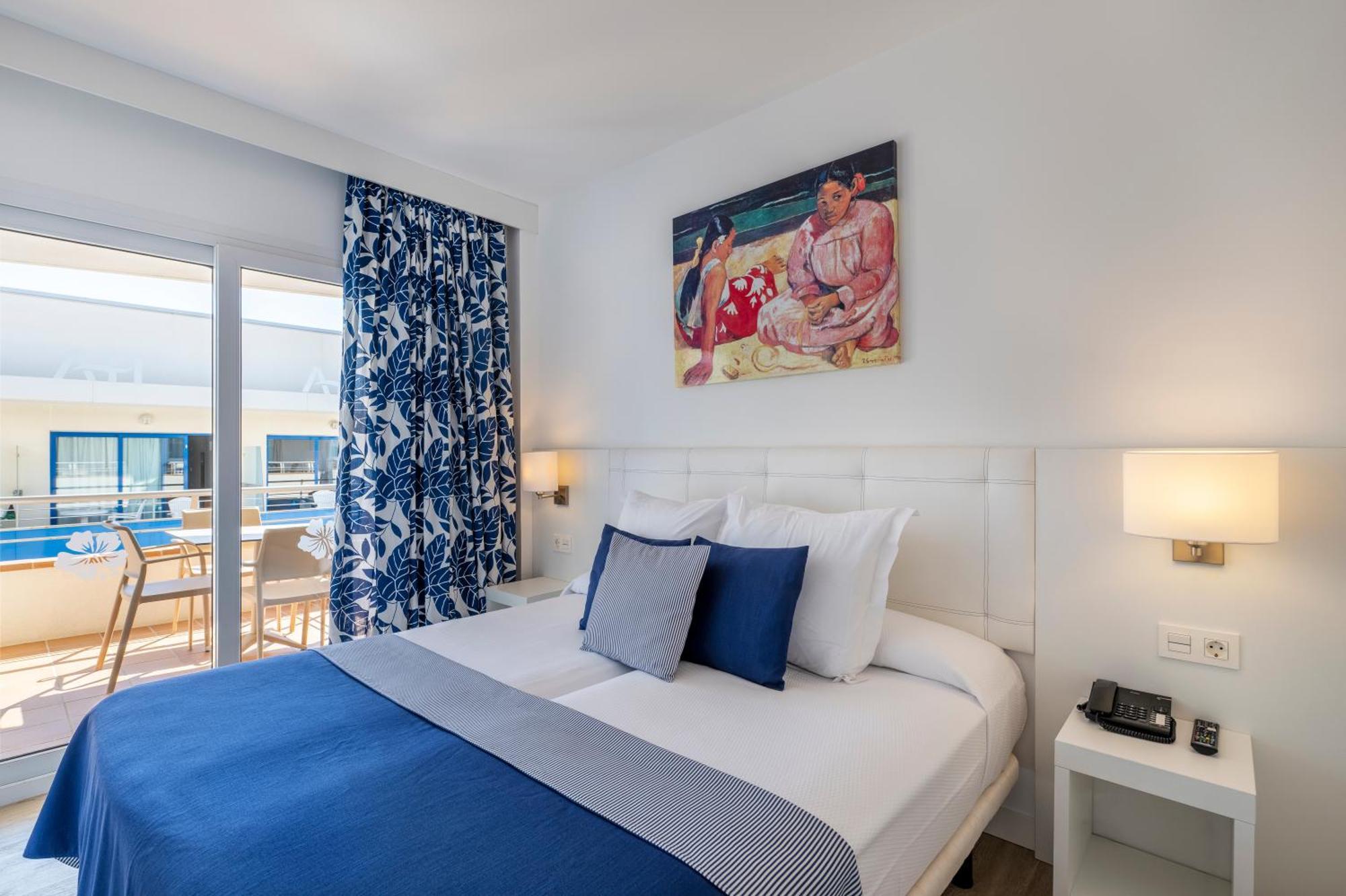 Hotel Tahití Playa Santa Susanna Bagian luar foto