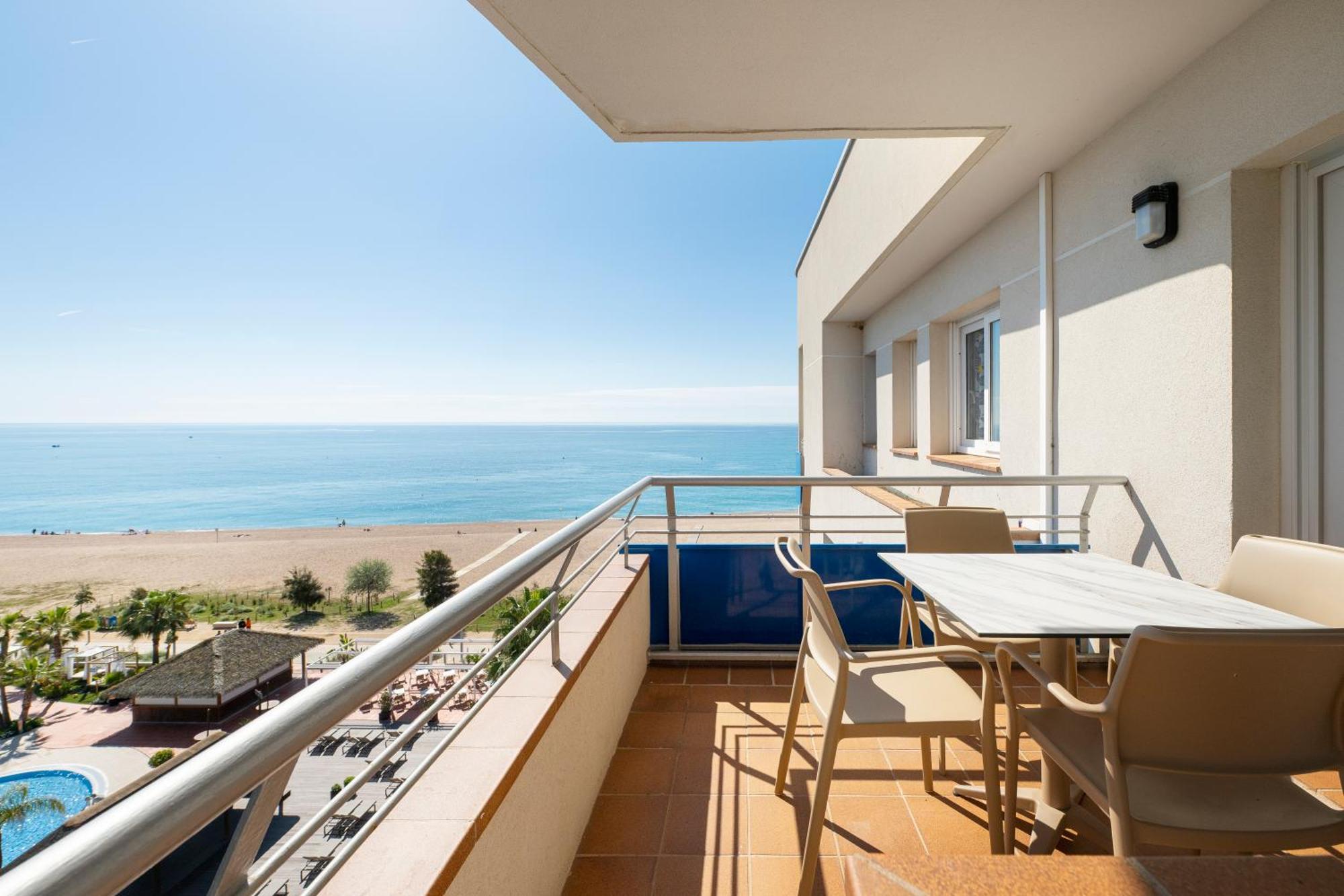 Hotel Tahití Playa Santa Susanna Bagian luar foto