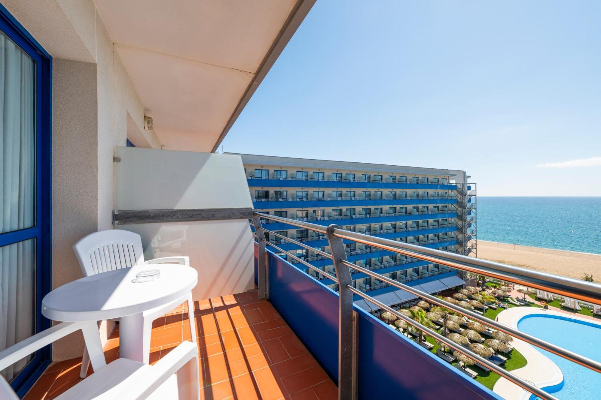 Hotel Tahití Playa Santa Susanna Bagian luar foto