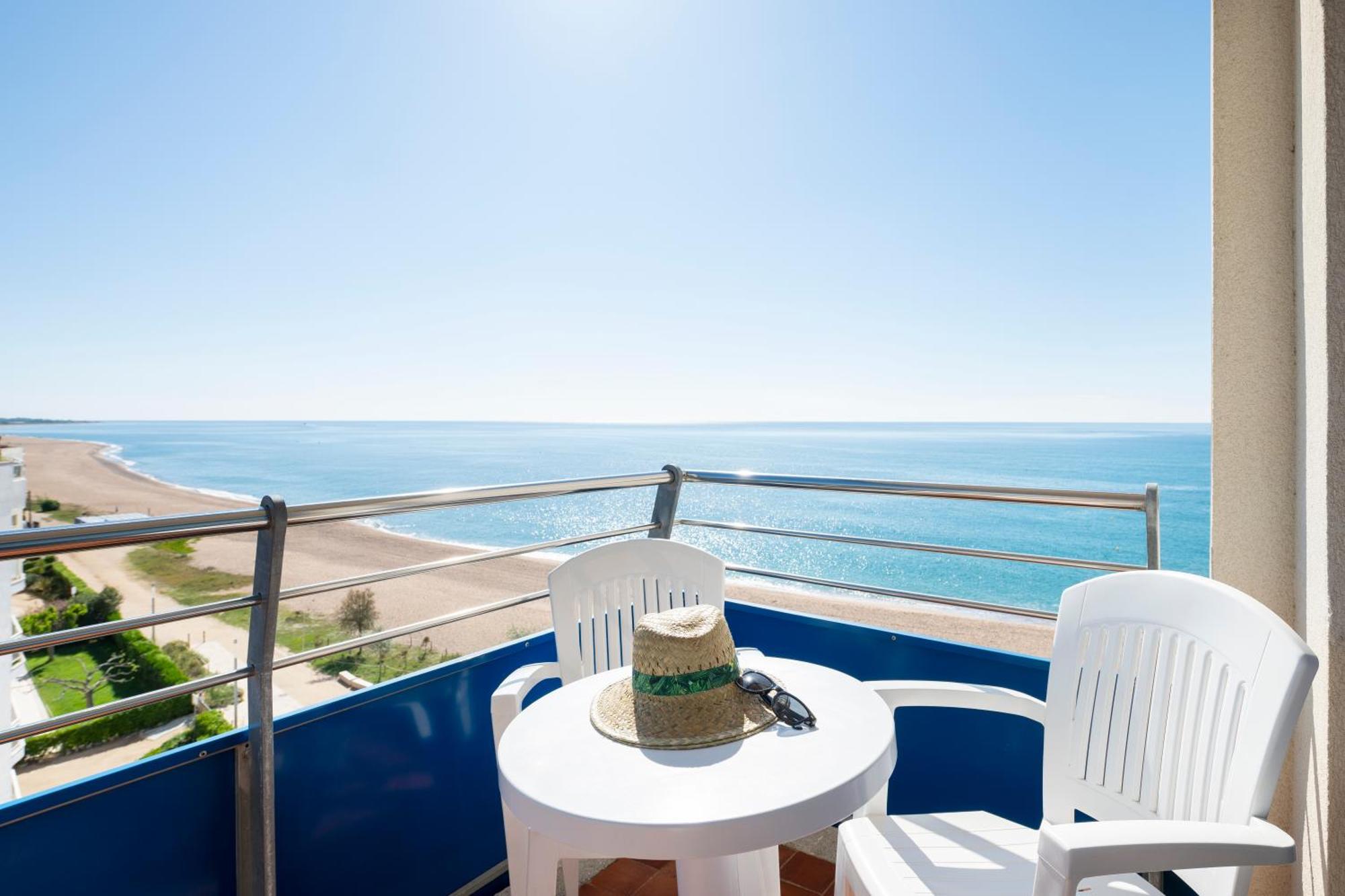 Hotel Tahití Playa Santa Susanna Bagian luar foto