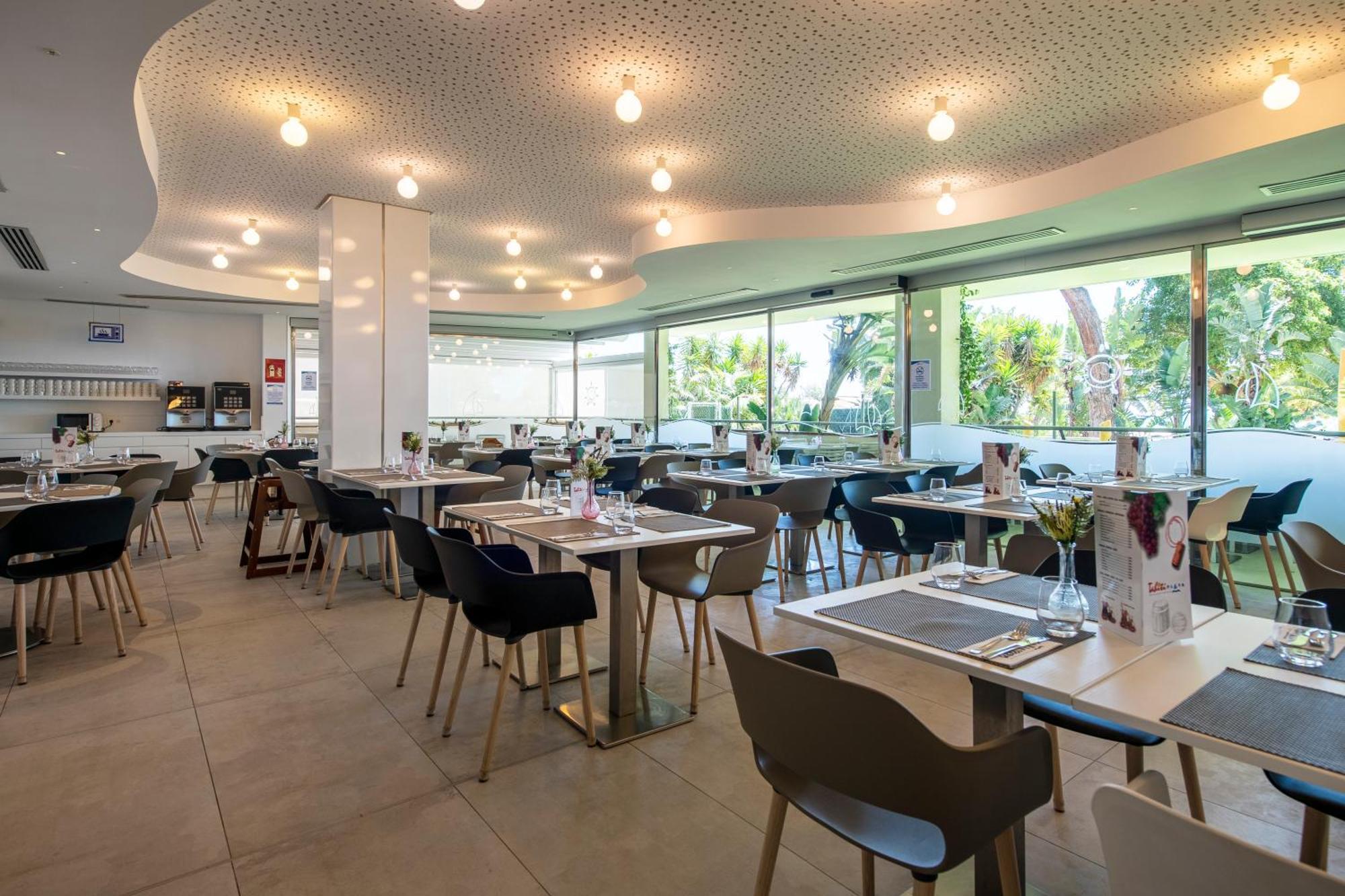 Hotel Tahití Playa Santa Susanna Bagian luar foto