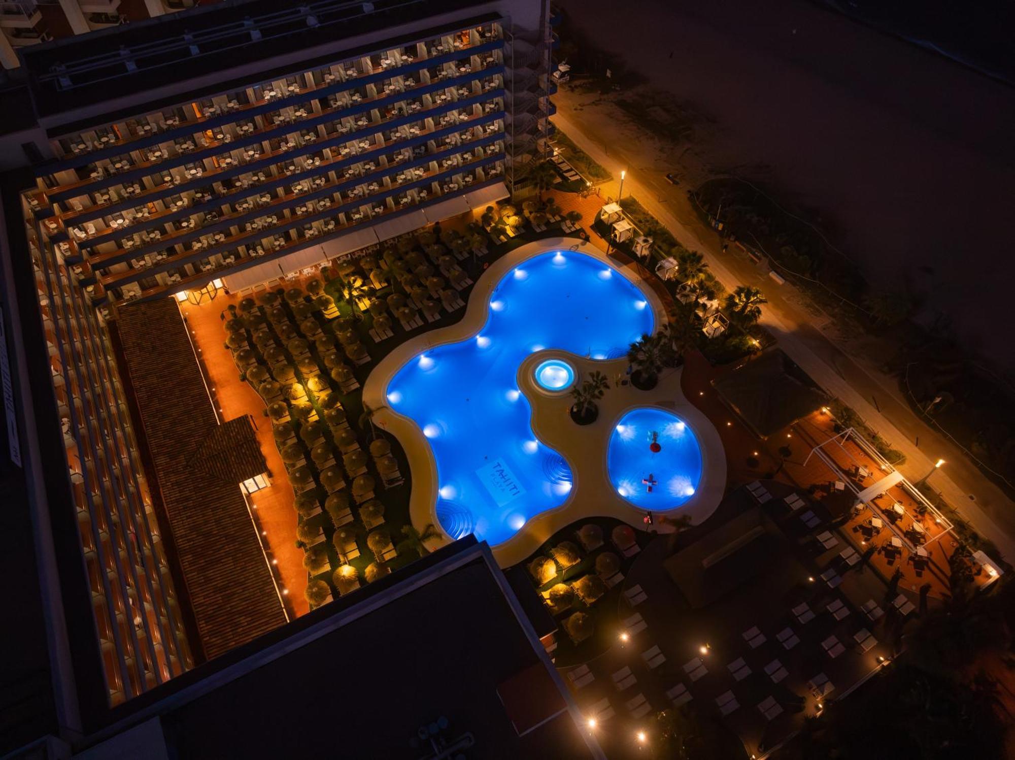 Hotel Tahití Playa Santa Susanna Bagian luar foto