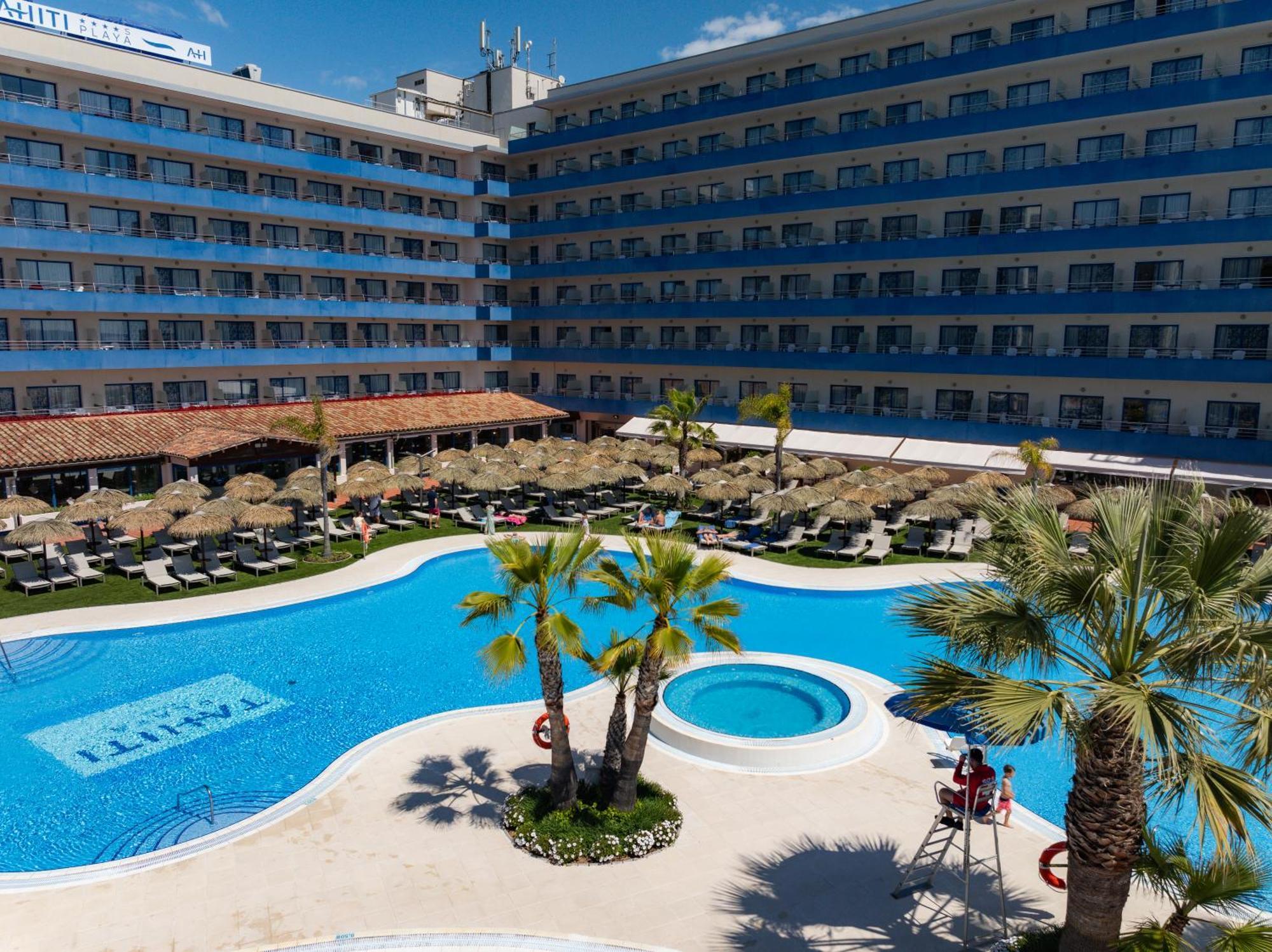 Hotel Tahití Playa Santa Susanna Bagian luar foto